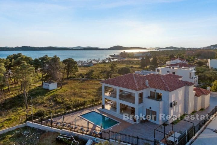 001-2043-67-near-sibenik-luxury-villa-with-pool-by-the-sea-for-sale