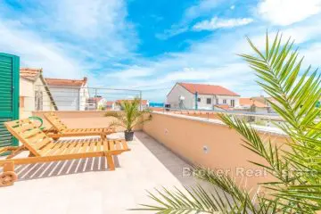 001-2044-02-Vodice-beautiful-apartment-house-located-in-the-city-center