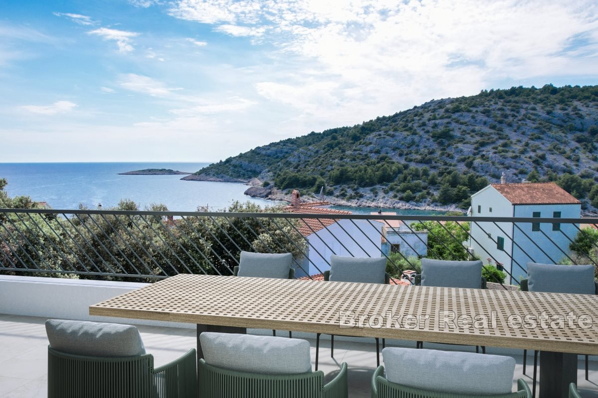 Apartment with pool and open sea view