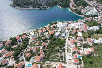 Apartment mit Pool und offenem Meerblick