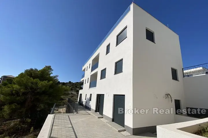 Apartments in a newly completed building with sea view