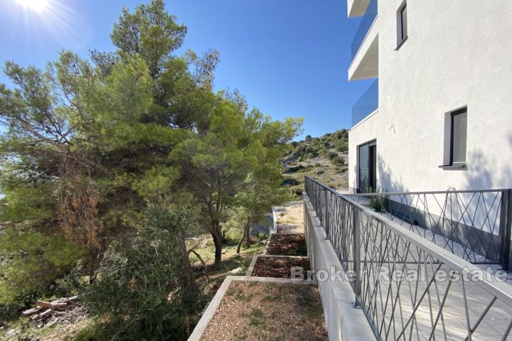 Apartments in a newly completed building with sea view