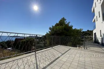 Apartments in a newly completed building with sea view