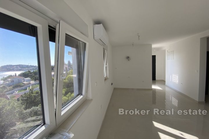 Apartments in a newly completed building with sea view