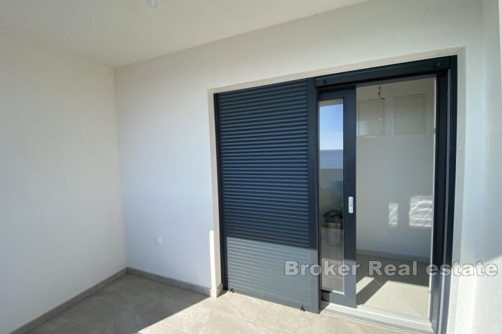 Apartments in a newly completed building with sea view