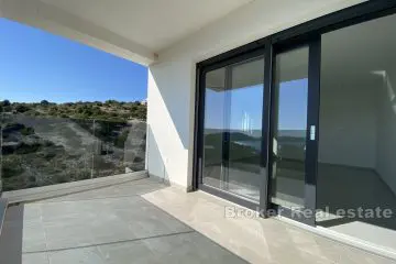 Apartments in a newly completed building with sea view