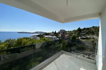 Apartments in a newly completed building with sea view