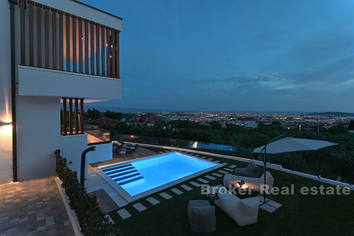 Nová luxusní vila s panoramatickým výhledem na moře