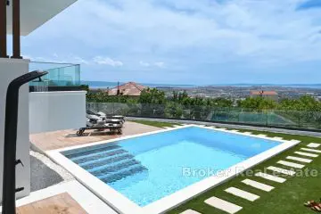 Ny luksusvilla med panoramautsikt over havet