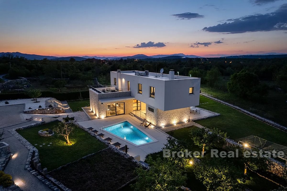 001-2045-12-Trilj-Modern-villa-with-pool-for-sale
