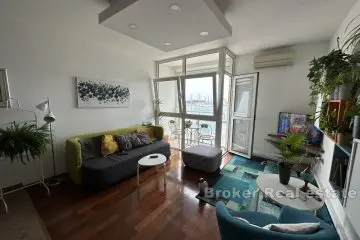 Beautiful two-bedroom apartment with sea view