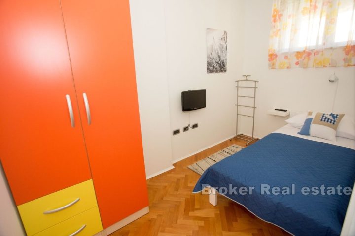 Krásný dvoupokojový apartmán s výhledem na moře