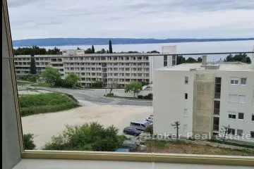 Appartement moderne d'une chambre avec vue sur la mer