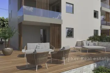 Modern new construction in quiet area
