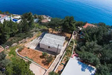 Maison / villa, inachevée, côté sud de l'île de Hvar