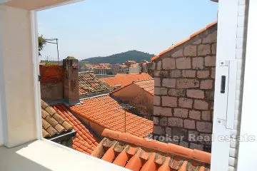 Exclusive house with four floors in the immediate vicinity of old town, Stradun