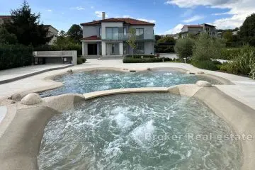 Villa de luxe dans un quartier calme de la ville