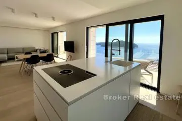 Luxurious apartmen with a wonderful view of the old town and the sea