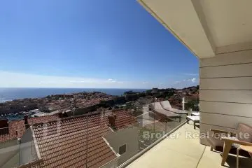 Appartement luxueux avec une vue magnifique sur la vieille ville et la mer