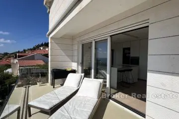 Luxurious apartmen with a wonderful view of the old town and the sea