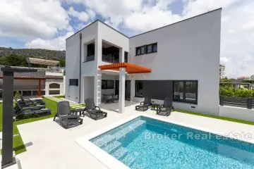 001-2047-17-Trogir-Luxurious-villa-with-three-residental-units-for-sale