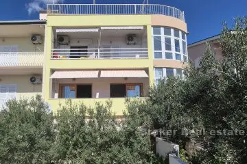 Modern apartment with garden and garage