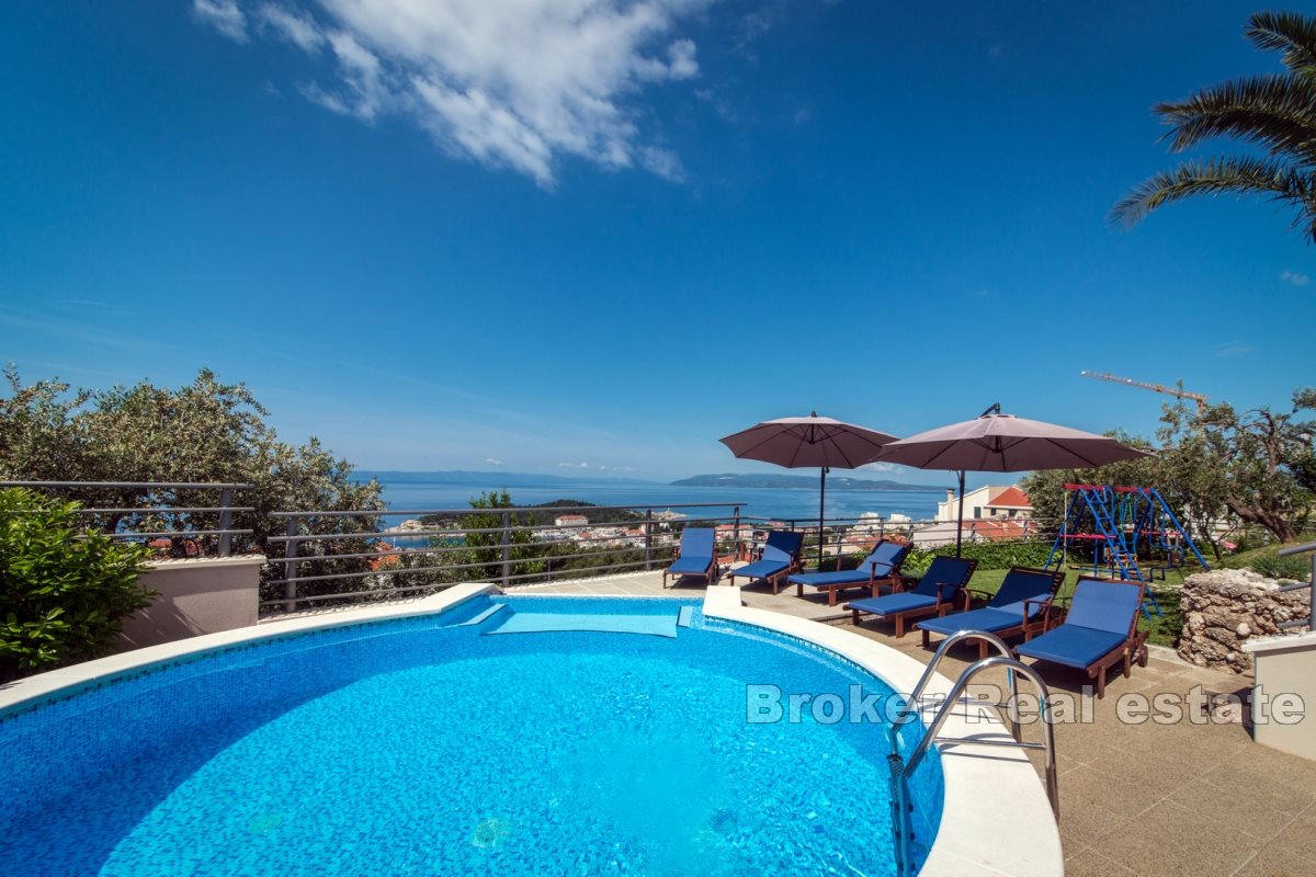 Attractive villa with panoramic sea view