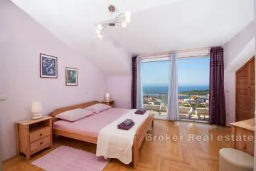 Atraktivní vila s panoramatickým výhledem na moře
