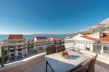 Lägenhetshus med vacker utsikt och nära havet