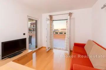 Apartment house with a beautiful view and close to the sea