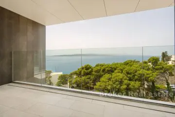 Luksusvilla med vakker utsikt og nær sjøen