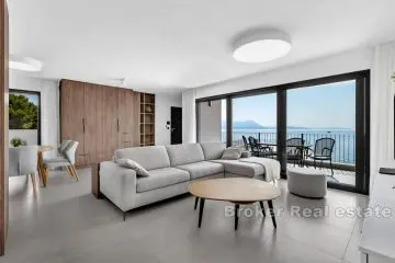 Luxury apartment in the first row to the sea