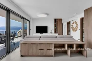 Luxury apartment in the first row to the sea