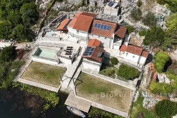 Authentic house for sale in Podbrijest, Neretva river valley