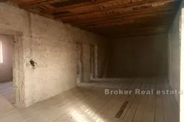 Unfinished apartment in an attractive location