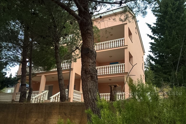 Villa on a beautiful location, for sale