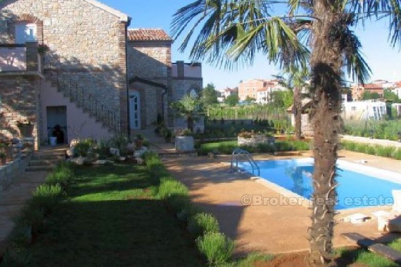Fully furnished villa with a swimming pool, for sale