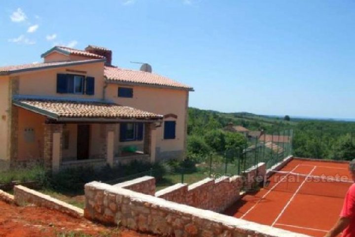 Beautiful villa with swimming pool, for sale