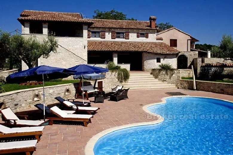 Luksus villa med svømmebasseng, til salgs