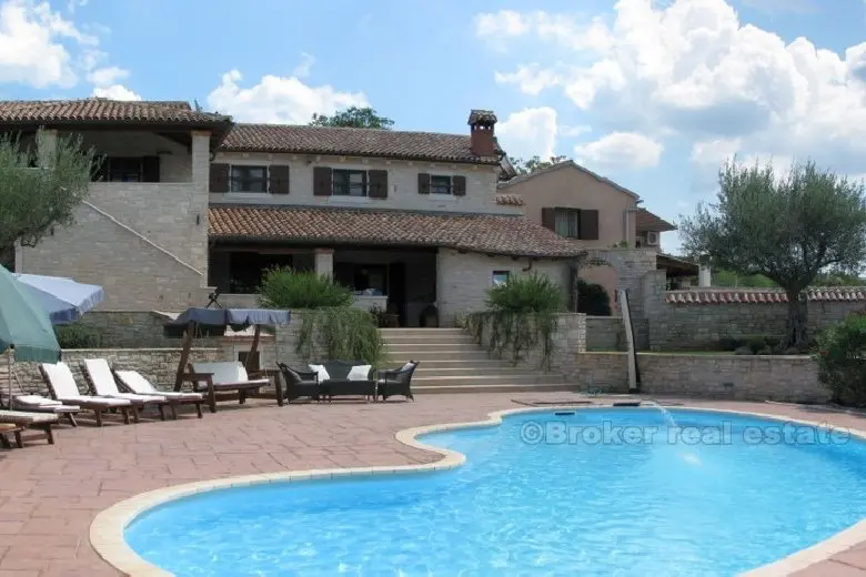 Luksus villa med svømmebasseng, til salgs