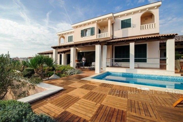 Beautiful luxury villa, for sale