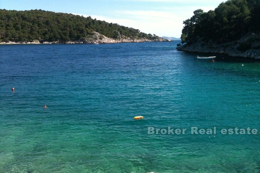 House in a nice bay, overlooking the sea, for sale