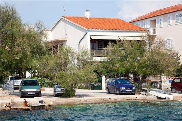 House in the first row to the sea, for sale