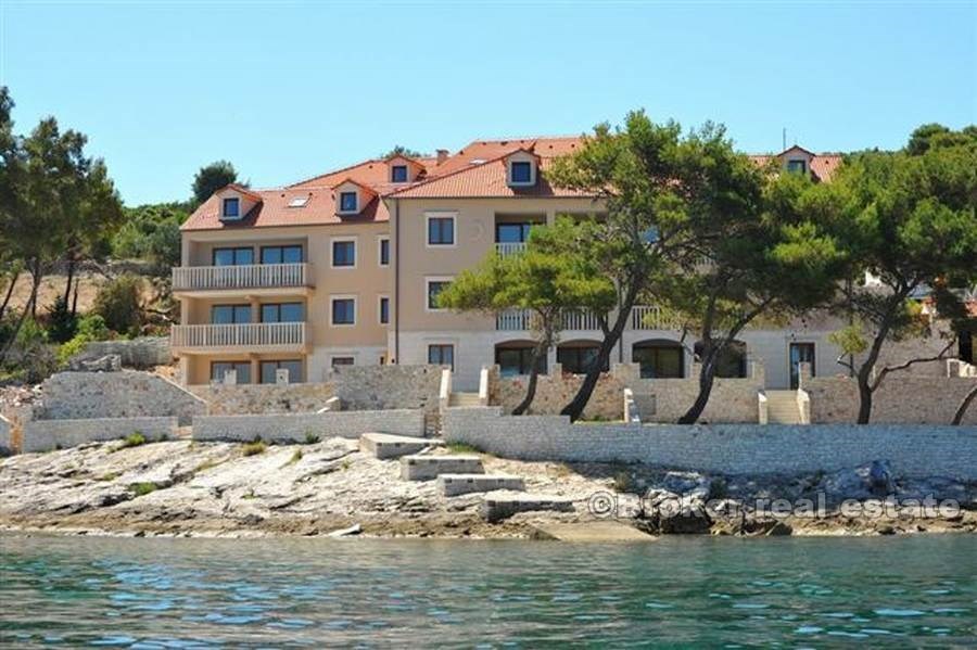Apartments in the first line to the sea, for sale