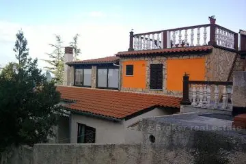 Charming villa with pool, for sale