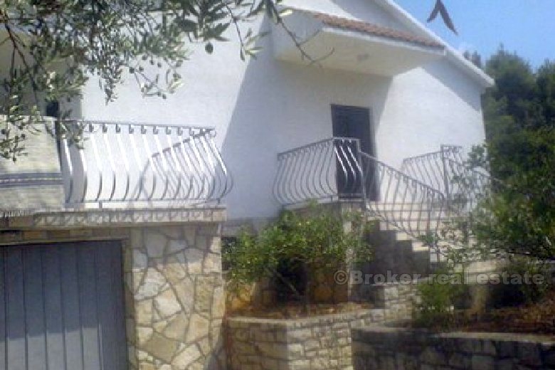 House overlooking the sea, for sale