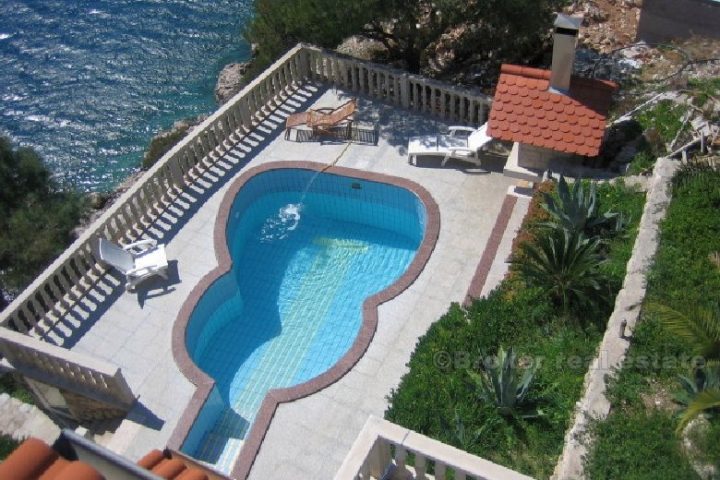 Villa with swimming pool, seafront, for sale