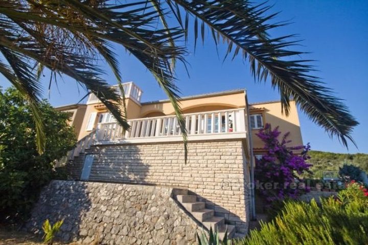 Villa with spectacular view, for sale