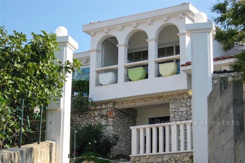 Exceptional villa in the first line to the sea, for sale