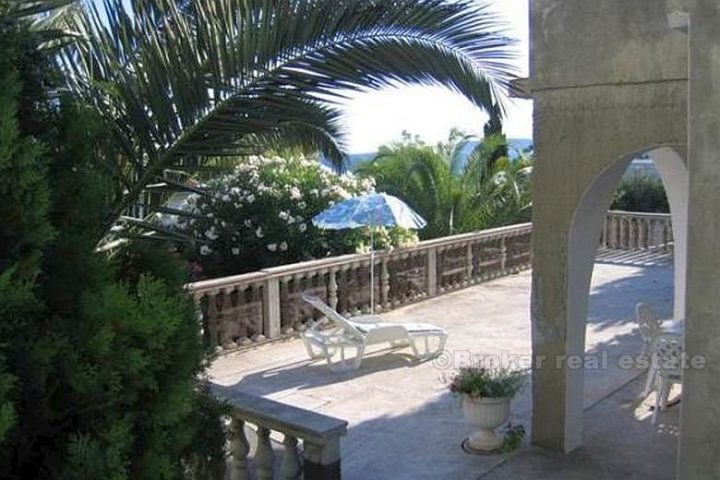 Beautiful family house with an open sea view, for sale